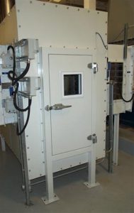 Soundproof door designed for pressurized environments
